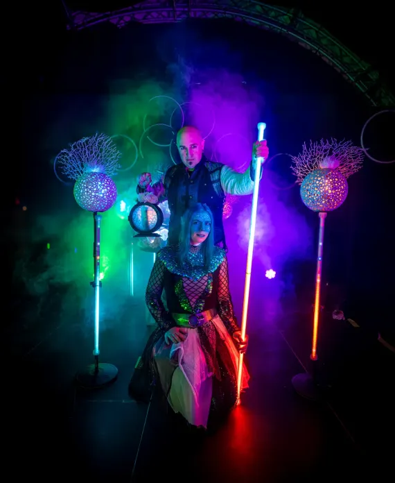 Künstler zeigen LED-Performance auf Veranstaltung in Nürnberg